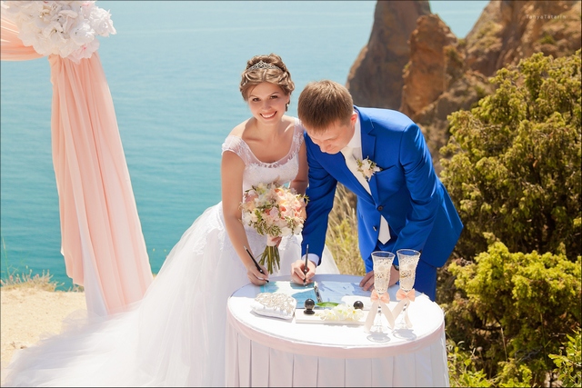 Выездная регистрация брака в Крыму. На море