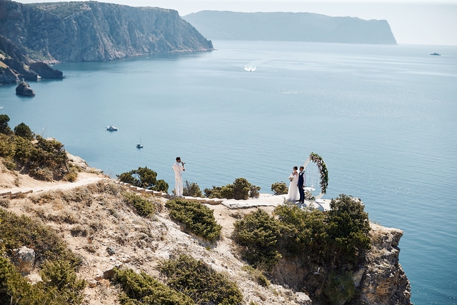 Свадьба для двоих в Крыму. На берегу моря